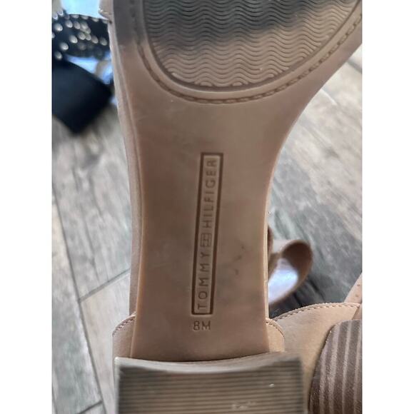 Tommy Hilfiger Neutral Beige Caralee Ankle Strap Block Heel Sandals Size 8 - Picture 5 of 5